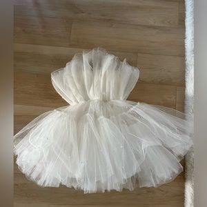 Untamed pedals dress with pearl details